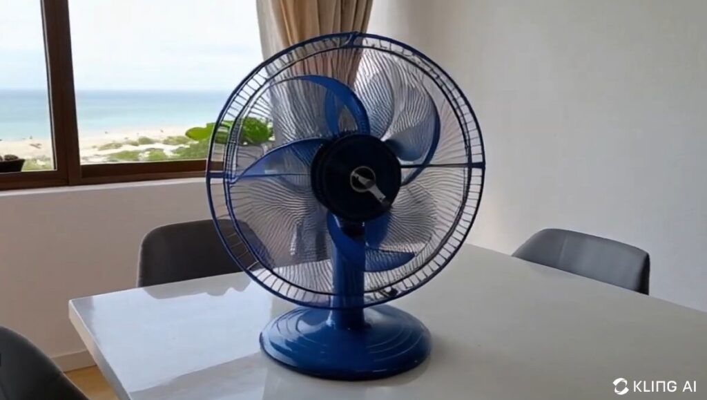 ventilador en una mesa